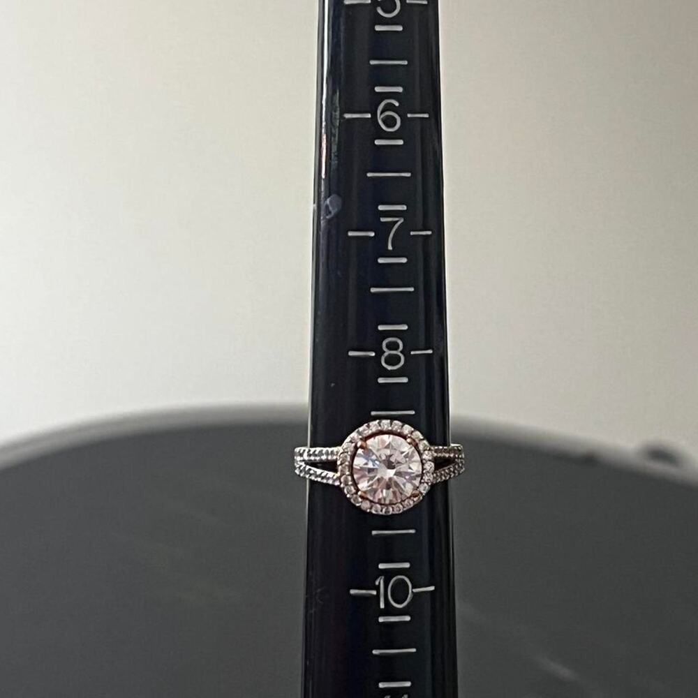 Diamond engagement ring with halo